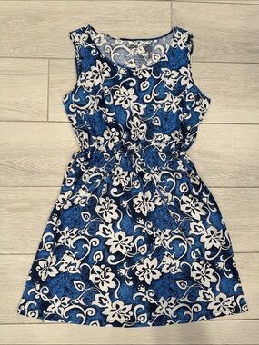Basic Editions Blue and White Floral Print dress. Size XL